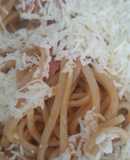 Espagueti en salsa roja con salchicha