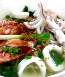 hủ tiếu mực tôm