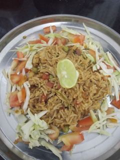 व्हेज पुलाव (veg pulav recipe in marathi) रेसिपी चे मुख्य फोटो