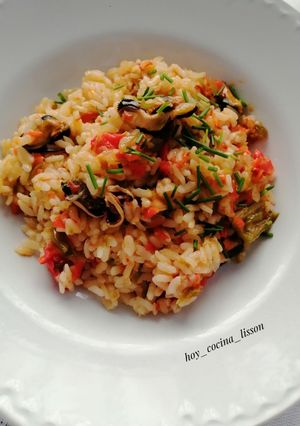 Una foto de Arroz con mejillones en escabeche
