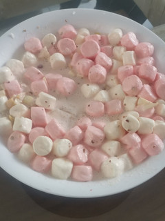 Una foto de Ensalada de manzana con bombones