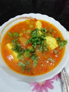 A picture of Matar Paneer.