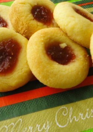 A picture of Jam Filled Butter cookies.