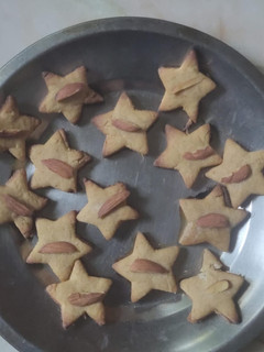 வீட் ஸ்வீட் பட்டர் பிஸ்கட் (Wheat sweet butter cookies recipe in tamil) செய்முறை முக்கிய புகைப்படம்