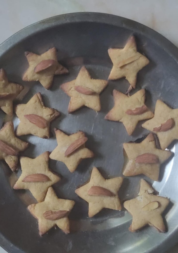 வீட் ஸ்வீட் பட்டர் பிஸ்கட் (Wheat sweet butter cookies recipe in tamil) செய்முறை முக்கிய புகைப்படம்