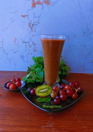 A picture of કીવી દ્રાક્ષ નું જ્યુસ.(Kiwi Grapes Juice Recipe in Gujarati).