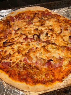 Una foto de Cenamos PIZZA casera!! 🍕 🙌🏼