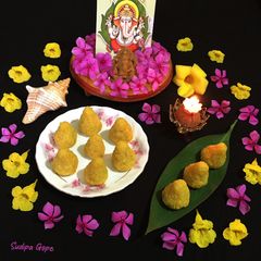 A picture of Moong Dal Modak.
