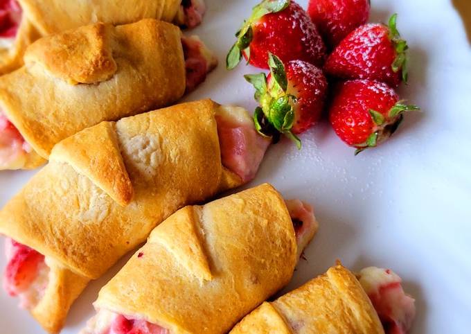 Recipe of Award-winning Strawberry Cheesecake Rolls