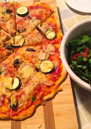Zdjęcie przepisu Szybka pizza z warzywami.