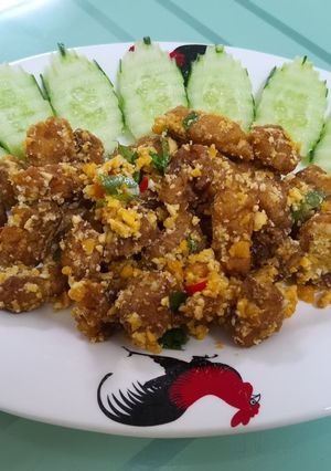 รูปของ ไก่ทอดผัดไข่เค็ม (อาหารจีนมาเลย์)