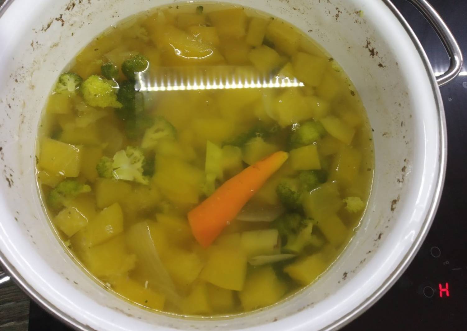 Суп с крупными кусками овощей