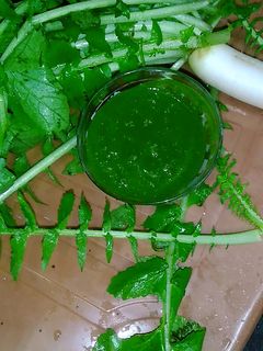 मूली के पत्तों की चटनी (mooli ke patto ki chutney recipe in Hindi) रेसिपी मुख्य फोटो