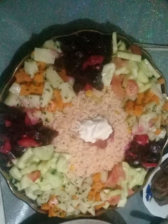 صورة لوصفة سلطه بالرز والخضر 🥕🥒😋