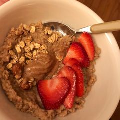 A picture of Creamy vegan oatmeal.