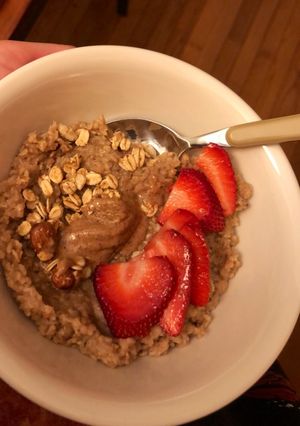 A picture of Creamy vegan oatmeal.