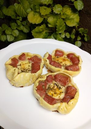 Una foto de Canastitas de salchicha y queso!😋