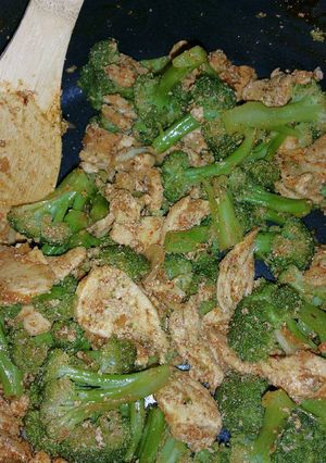 A picture of Sweet and Spicy Stir Fry with Chicken and Broccoli.