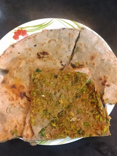 ગાર્લીક બાજરી નો રોટલો (Garlic Bajri Rotlo Recipe in Gujarati) રેસીપી મુખ્ય ફોટો