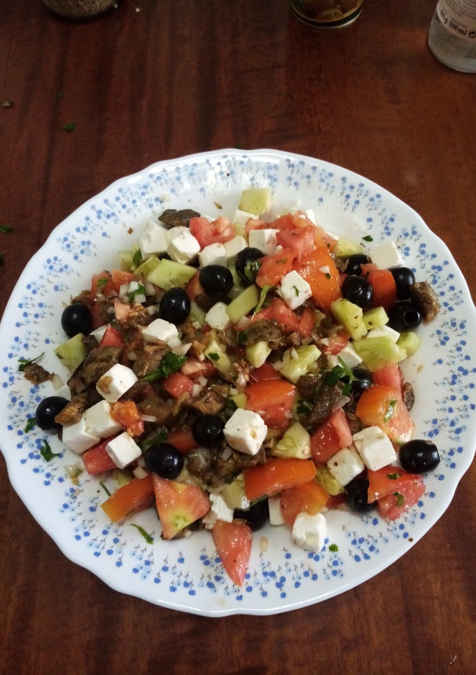 Una foto de Melizanosalata o ensalada de berenjena y queso feta