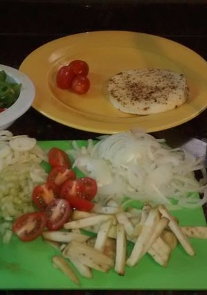 Una foto de Salteado de vegetales y provoleta