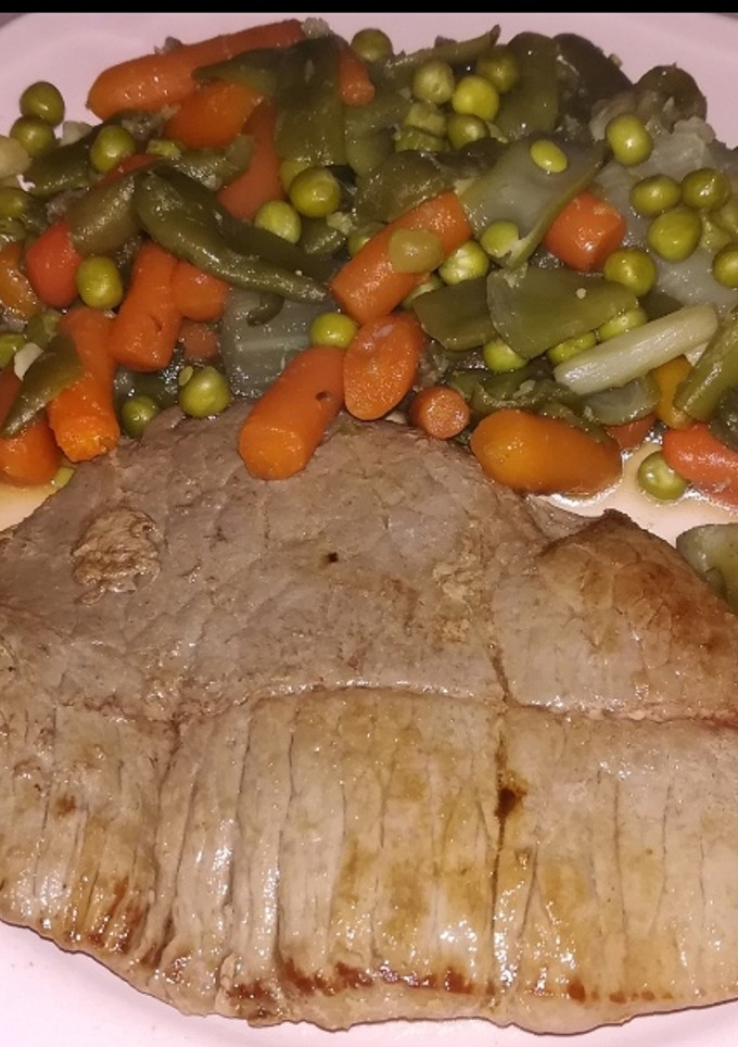 Una foto de Filete de ternera con guarnición