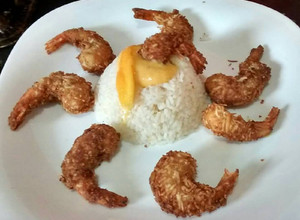 Una foto de Camarones al coco con salsa de mango