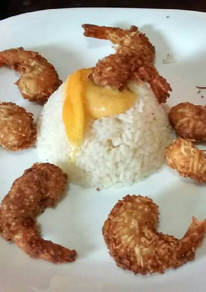 Una foto de Camarones al coco con salsa de mango