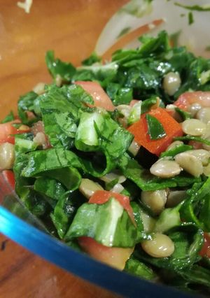 Una foto de Ensalada de acelga, tomate y lentejas
