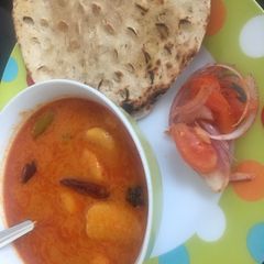 A picture of Dahi Wale Gatta Sabzi with Khoba Roti.