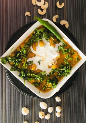 A picture of Makhana Kaju Curry.