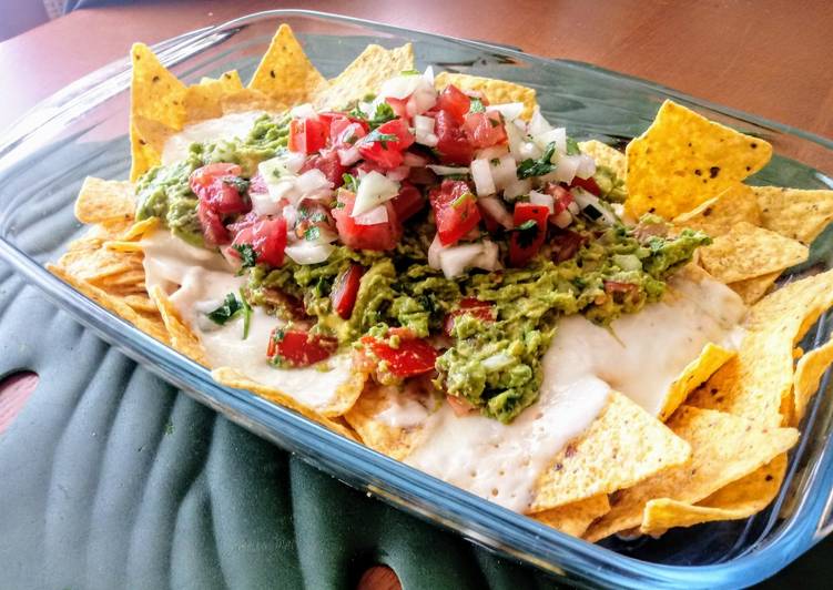 Nachos con queso, guacamole y pico de gallo ¡sin picante!