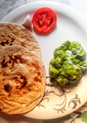 A picture of Palak Paneer.