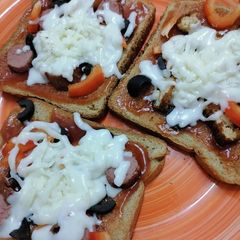 A picture of Bread pizza.