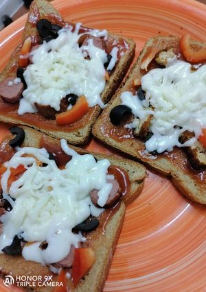A picture of Bread pizza.