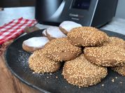 Una foto de polvorones con aceite