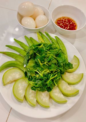 Hình của món Trứng vịt luộc dầm nước mắm ớt.