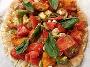 Una foto de ensalada cheddar