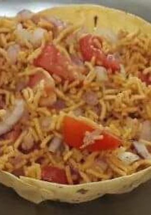 A picture of Papad katori bhel chat.