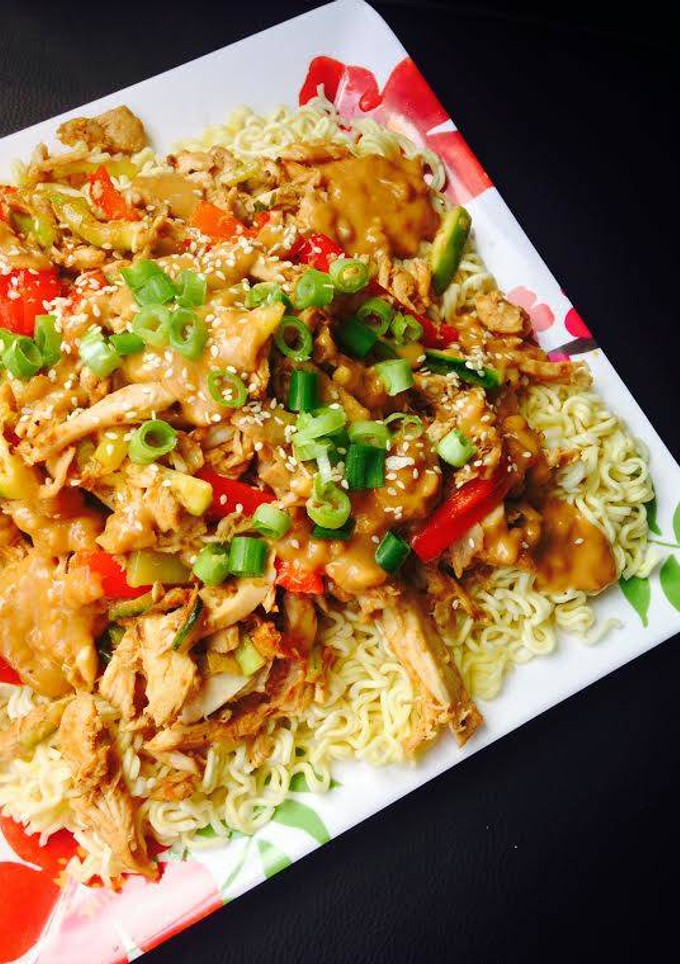சிக்கன் & வேக நூடுல்ஸ் செய்முறை முக்கிய புகைப்படம்