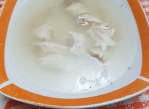 Una foto de Consomé de pollo
