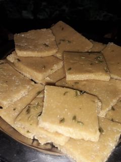 માવા ચીકી (Mava chikki Recipe In Gujarati) રેસીપી મુખ્ય ફોટો