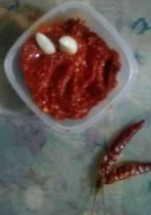 A picture of Garlic chutney.
