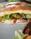 Hamburguesas rellenas de queso al carbón