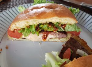 Una foto de Hamburguesas rellenas de queso al carbón