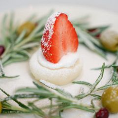 A picture of Strawberry Candle Wreath Dessert 🍓.
