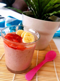 Una foto de Petit suisse de fresa y plátano fit (sin nata ni azúcar)