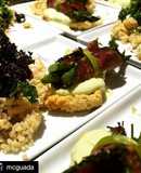 Espárragos con salame y ensalada de quinoa+kale