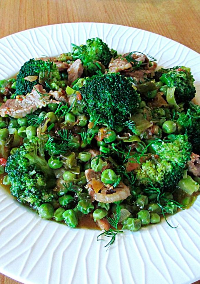 Una foto de Guisantes con carne de cordero y brócoli