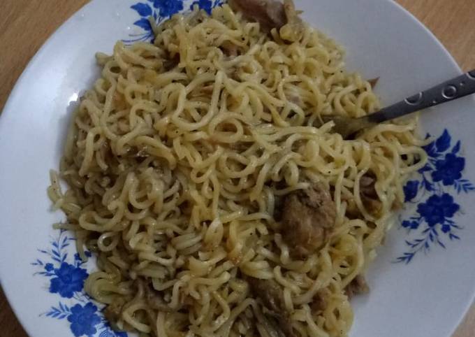 Indomie and Leftover Stewed Chicken